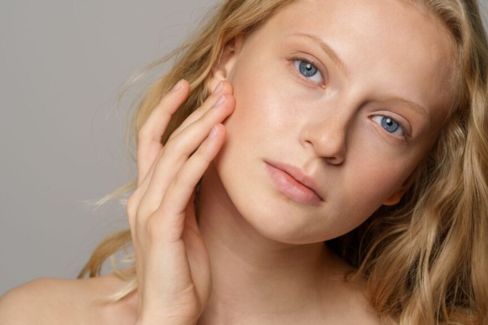 Clear skin at the cheek, where people with oily skin start testing tallow